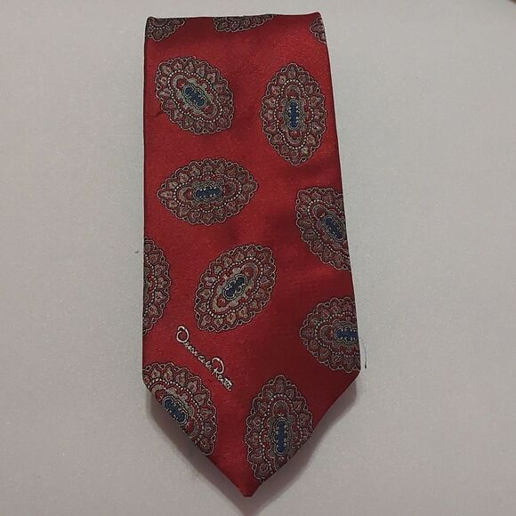 Vintage Oscar de la Renta Studio Red Paisley Damask Designer Neck Tie - Picture 1 of 6
